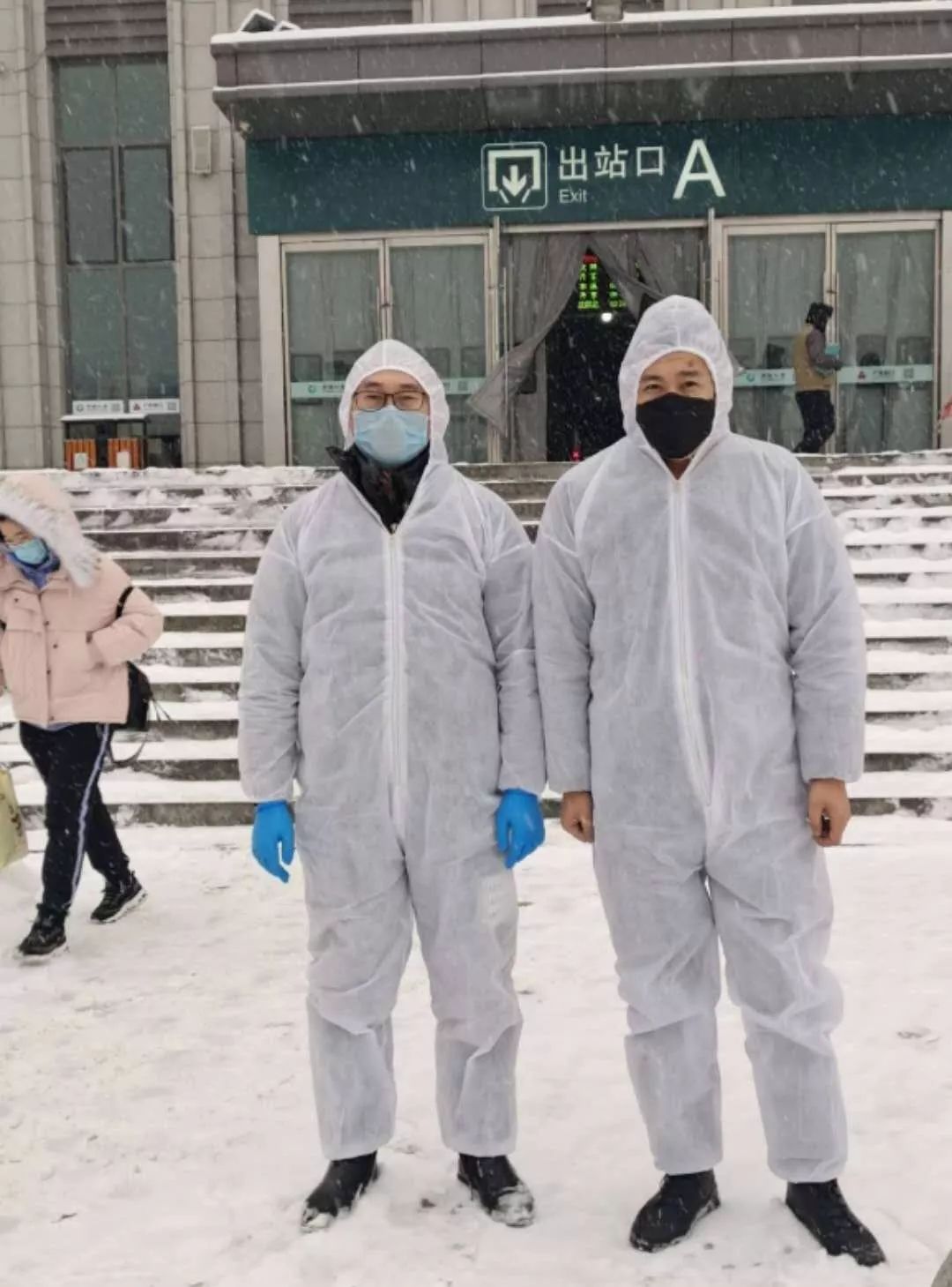 抗擊疫情風雪中一幕幕感動的瞬間更讓人收穫信心