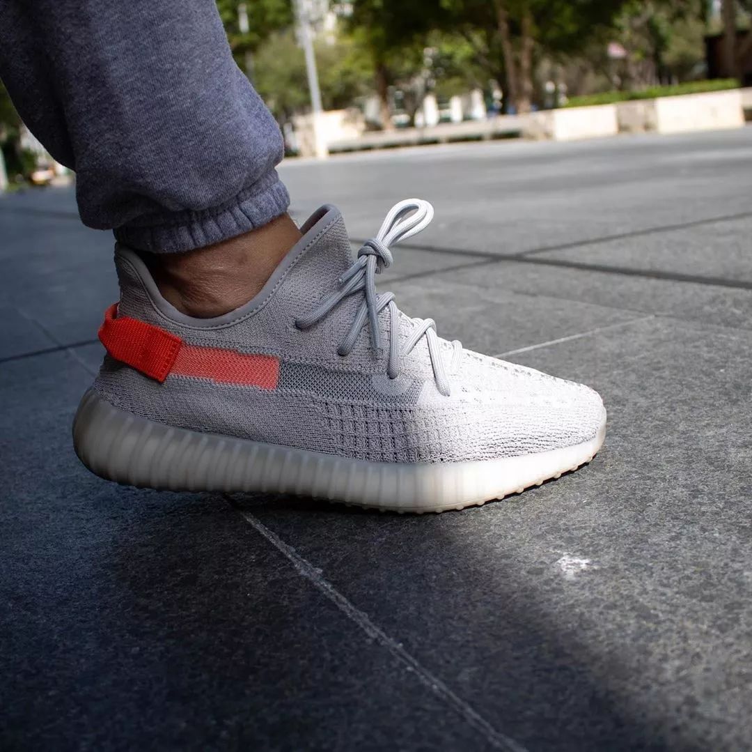 原创球鞋志yeezy350v2新灰橙下周发售三段式拼色侧透美极了