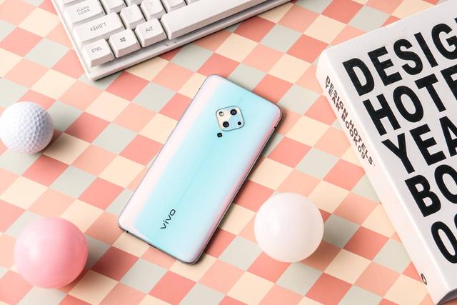 配备3200万摄像头的华为nova5,美颜自拍遇上对手_vivo