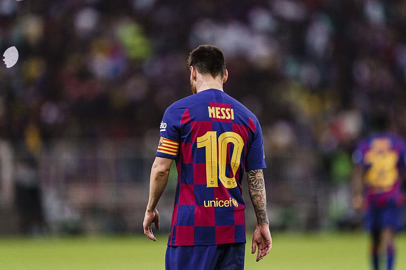 克鲁伊维特批评记者的报道导向:梅西的进球奖金不会发给你们_巴萨