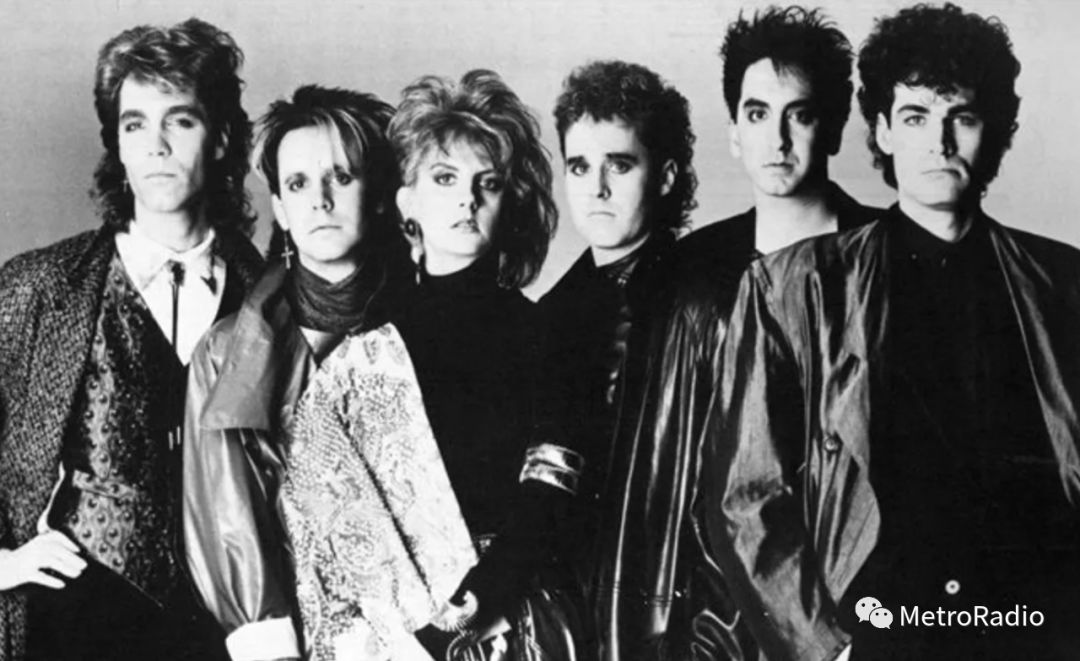 时至今日唱着rightherewaiting的情歌王子风采依旧plustar