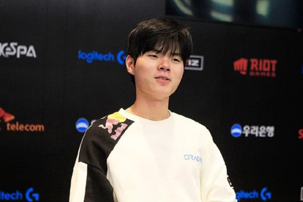 drx战队豪取四连胜,deft透露取胜之道:多亏了cvmax的灵活应变 _doran