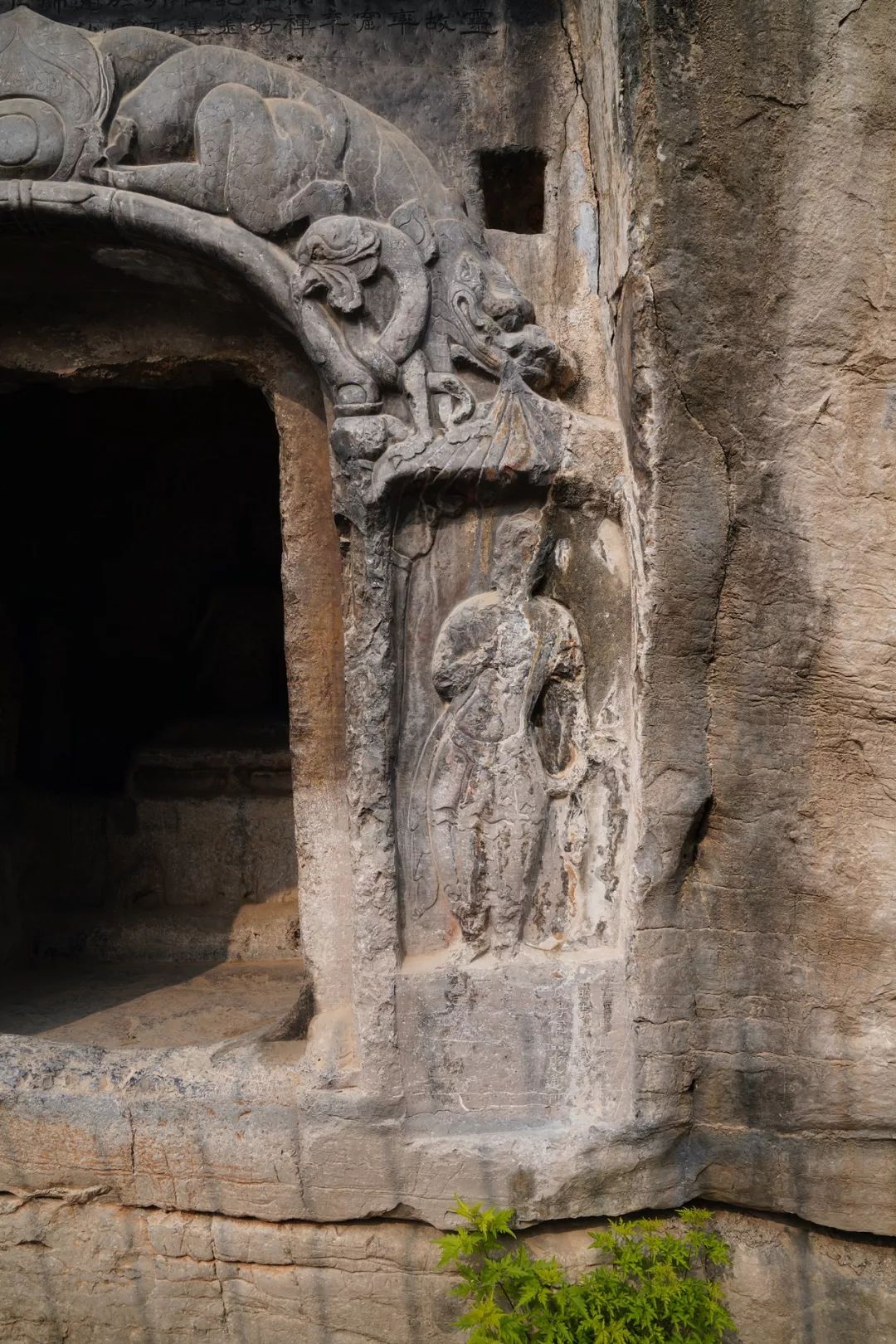 小南海石窟:集雕塑,佛经和经变石刻于一身