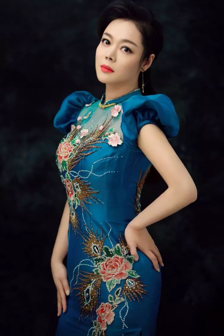 战胜疫情强身健体动起来28居家健身跟着歌唱家刘婕学气息运动