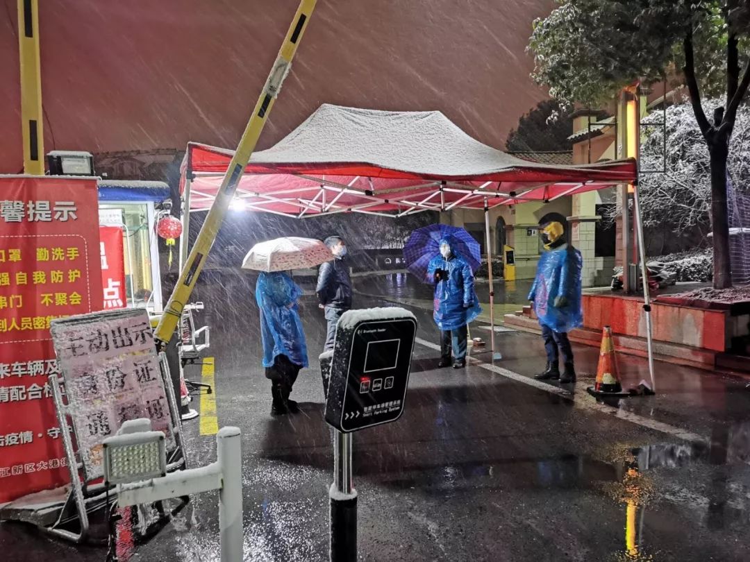 昨夜,初雪突袭镇江新区,谢谢,有你们!_疫情