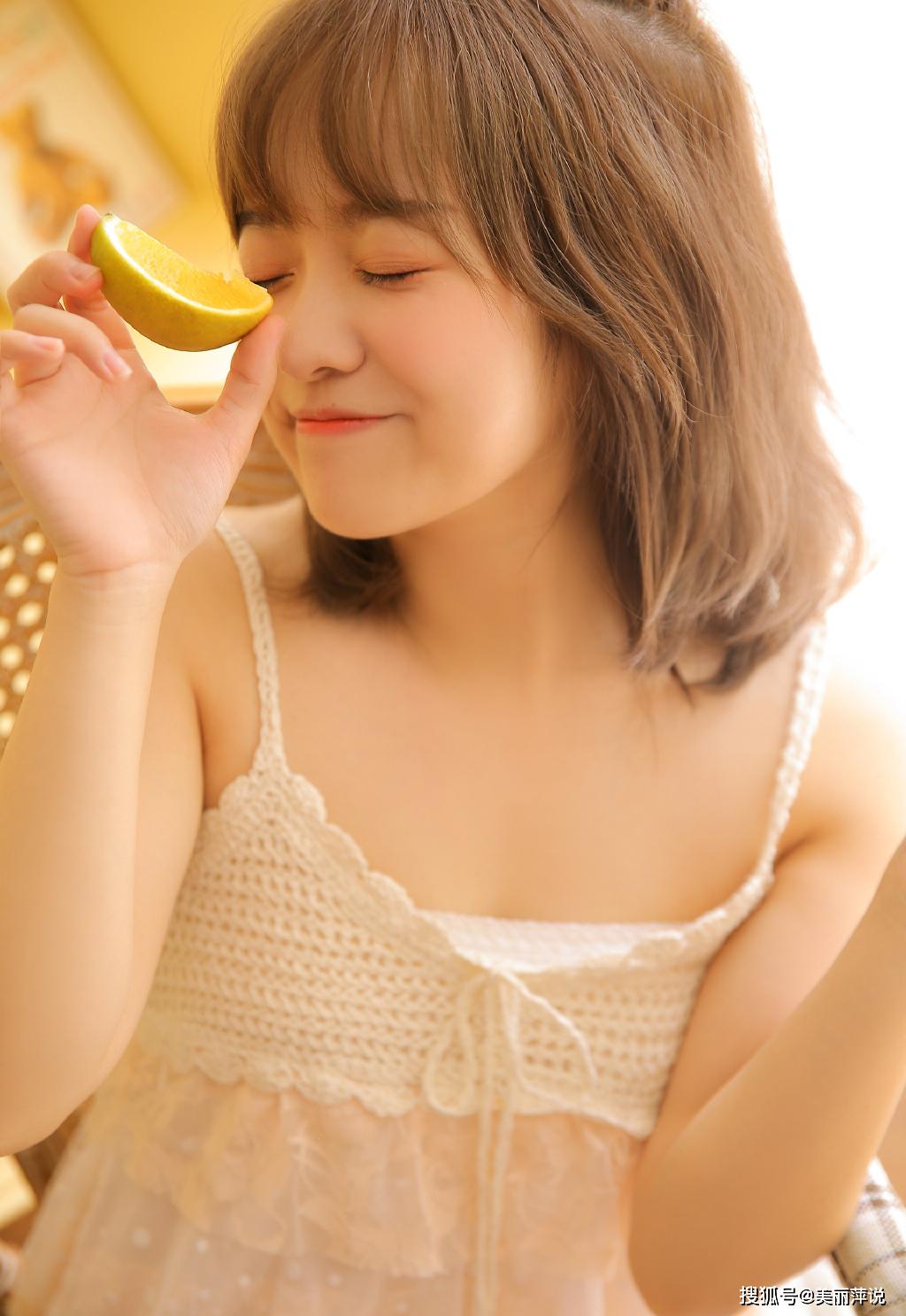 美女写真:甜美俏皮少女柔美性感私房自拍,小姐姐