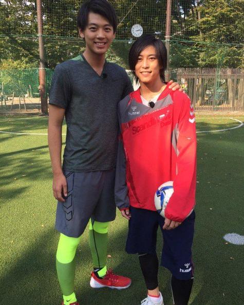 假面骑士:最强骑士与最矮神仙同框,最萌身高差出现了