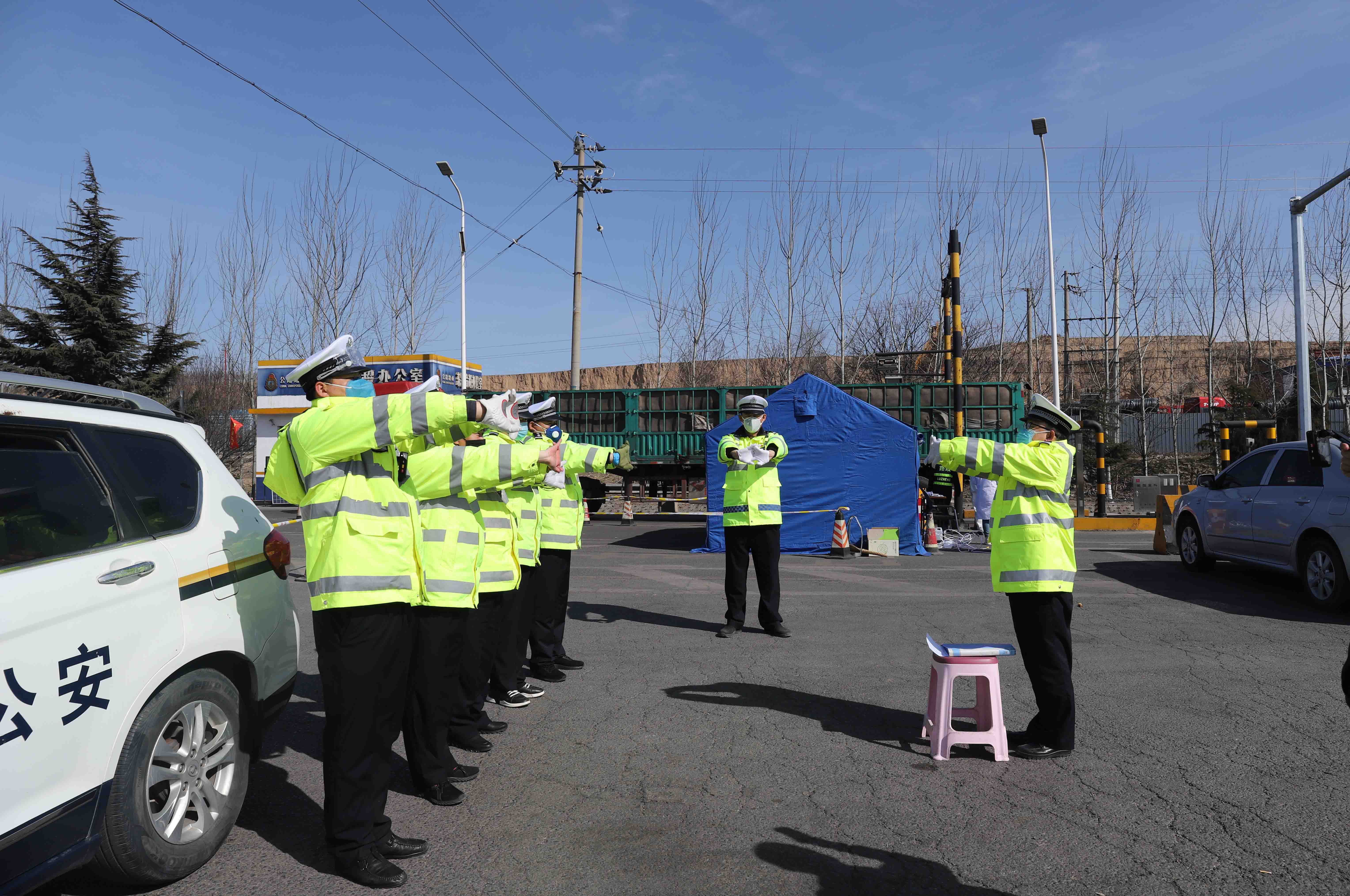 山西闻喜公安交警开展疫情防控民警战时心理辅导