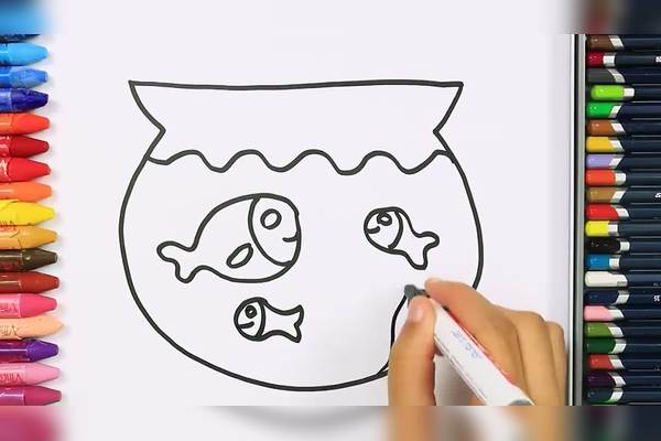 儿童涂鸦简笔画小鱼儿在鱼缸里游泳