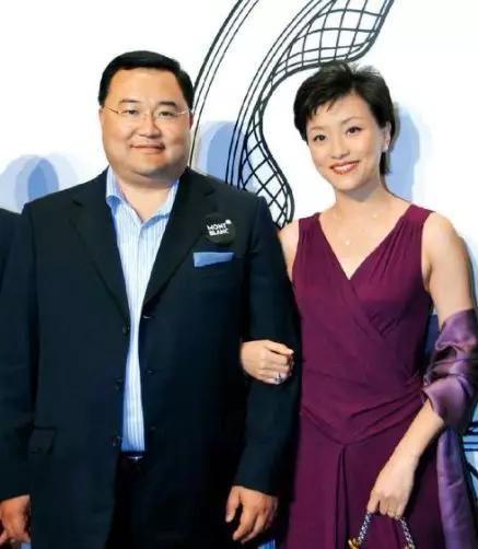 人生赢家杨澜:辞央视事业更攀高峰,被百亿富豪老公宠成少女_吴征