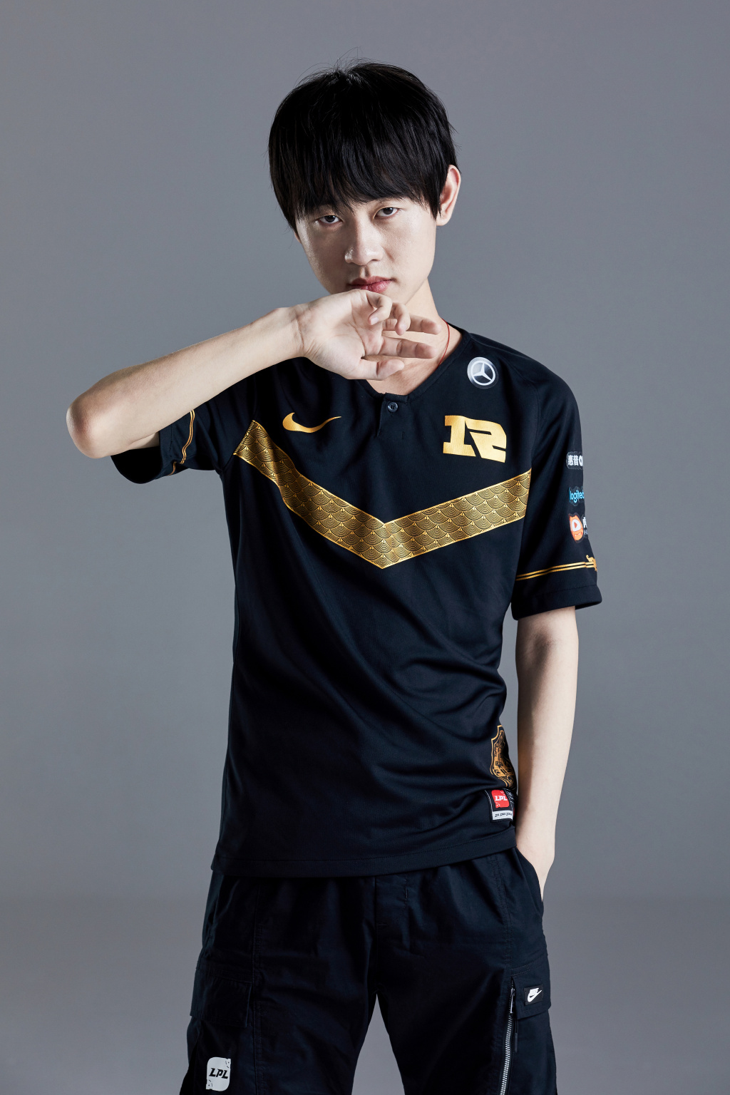 前几天,rng的狼行经过长时间的排位,终于打上了王者段位.