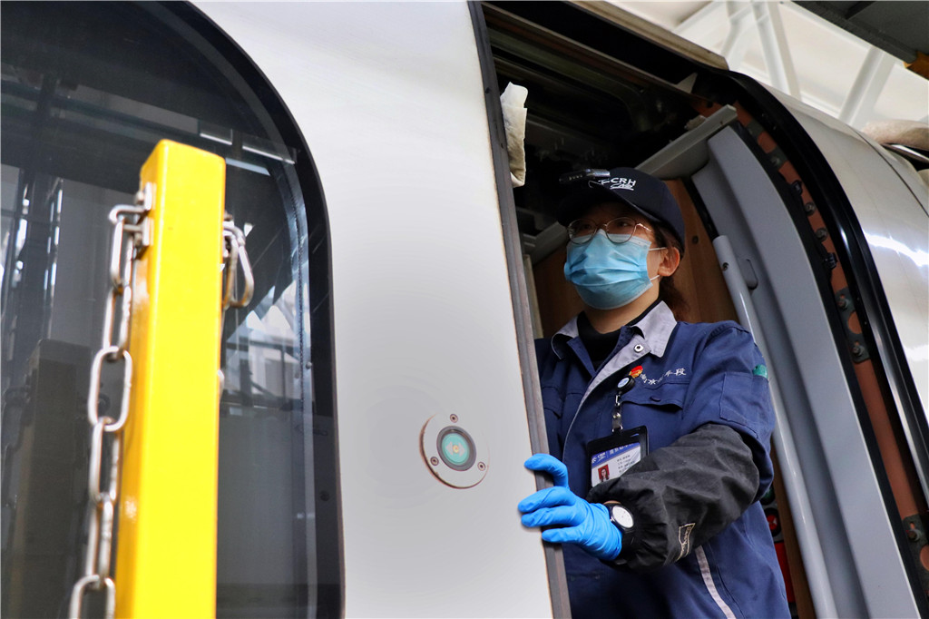 这里是我们的阵地10名女子突击队员奋战在抗击疫情列车检修一线