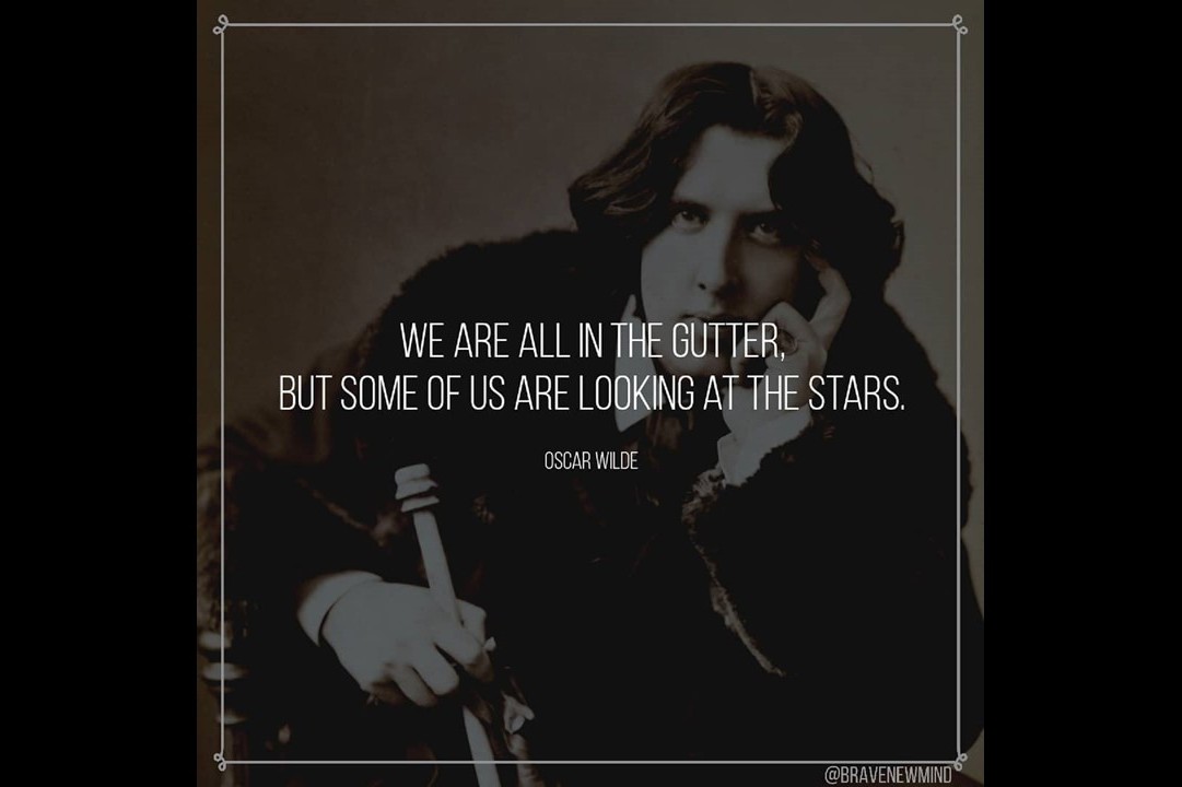 英语名言录英国剧作家王尔德我们都生活在阴沟里