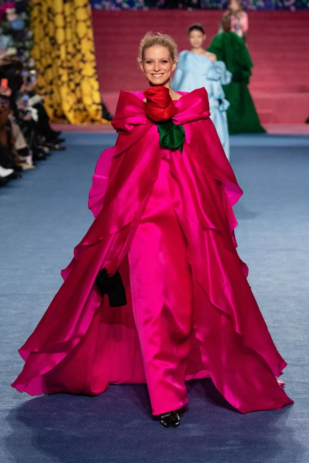 碎花床单?无脸模特?木乃伊?richard quinn是谁?_设计