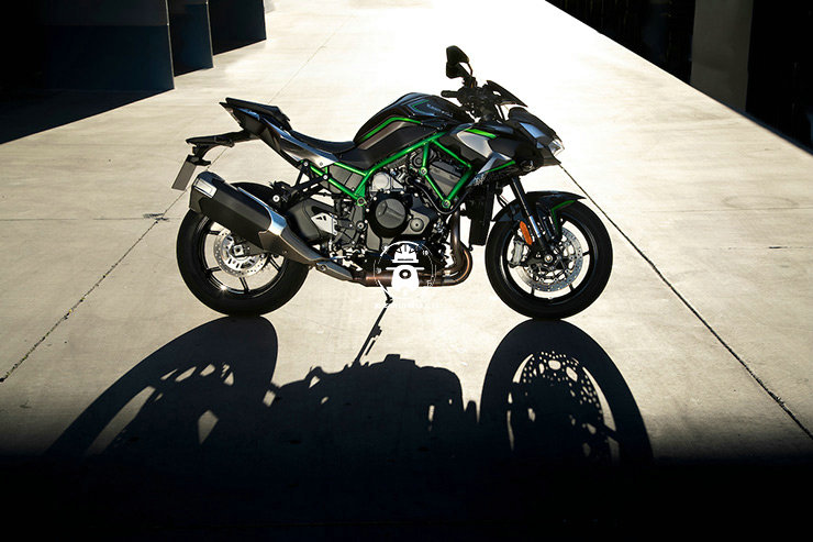 200匹街车中最亲民的车型川崎zh2外媒测评