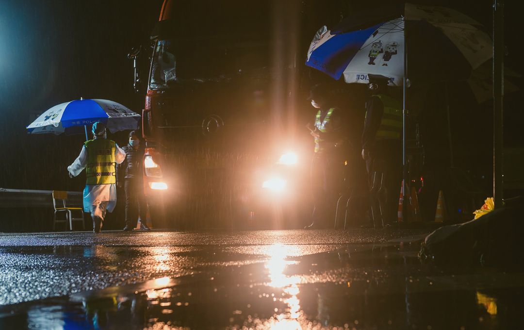 风雨交加的夜晚图片