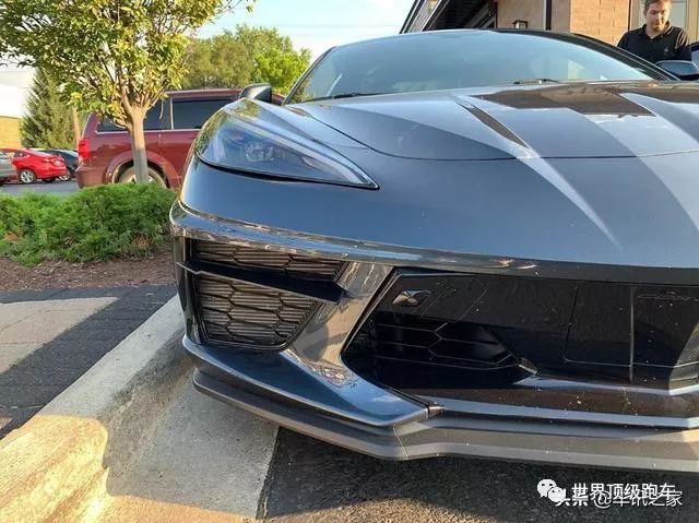 五菱跑车高调现身街头气场全开