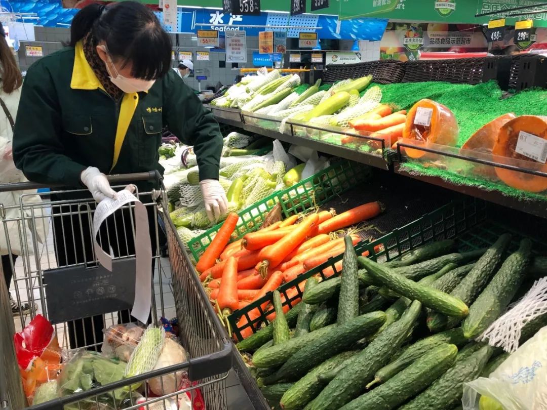 丁兰的菜篮子稳不稳跟着小编来世纪联华看看