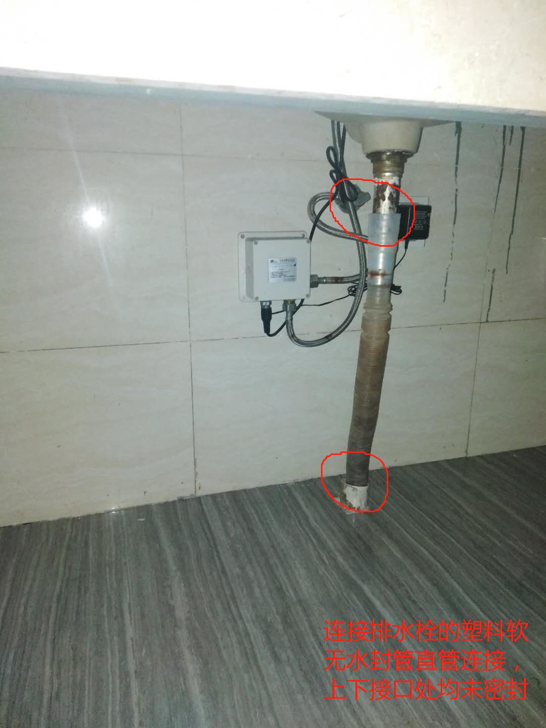 对已经安装的洗手盆,疫情防控期间应该对连接洗手盆排水栓和下水道的