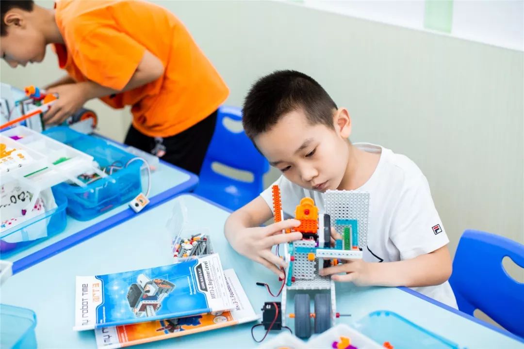 【仅限40个名额】线上机器人好课,二三年级家长点进来!