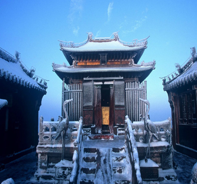 武当山历经数百年的"雷火炼殿"现象大揭秘!劳驾,能给恢复呗_金殿