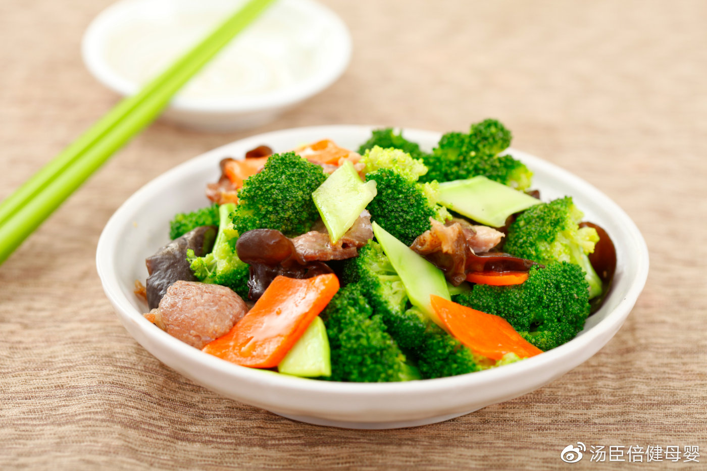 什锦素炒西兰花,图片来自网络难度:有一丢丢难推荐理由:色泽丰富,香味