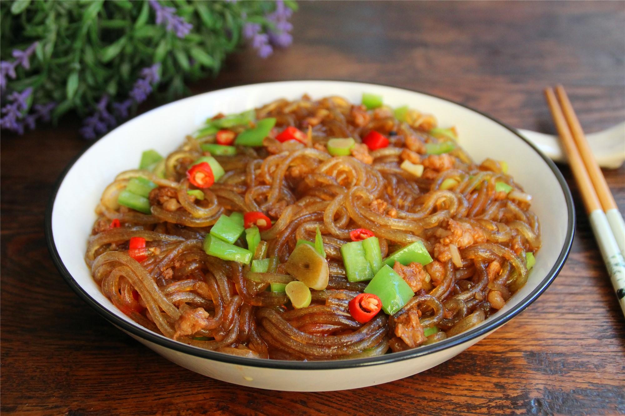 原创餐馆炒粉条爽滑好吃,在家炒就粘锅,原来是我们少做了这一步骤