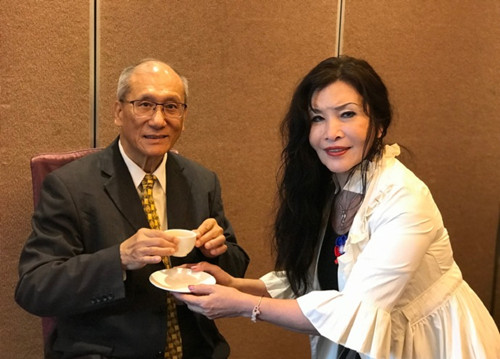 享誉国际的艺术家蔡丰名博士经由他的好友韦善迈董事长热忱的大力推荐
