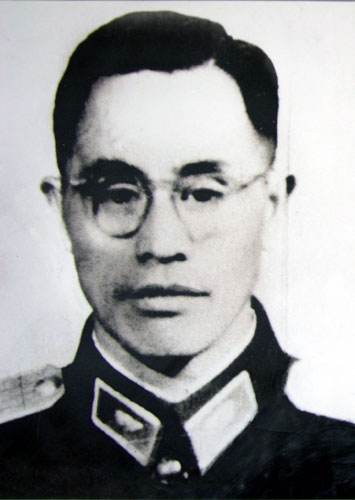 他是穷人家的孩子,兄妹八个六个都被卖掉,后参加红军授衔少将_黄连秋