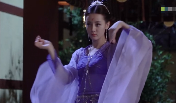 枕上书迪丽热巴跳舞抖腰一身紫衣造型惊艳镜头被删太可惜