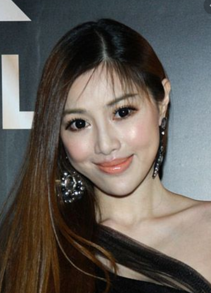 当年前夫背着吴玟萱冒用她的名字在外开出了数千万的支票,而十分信任