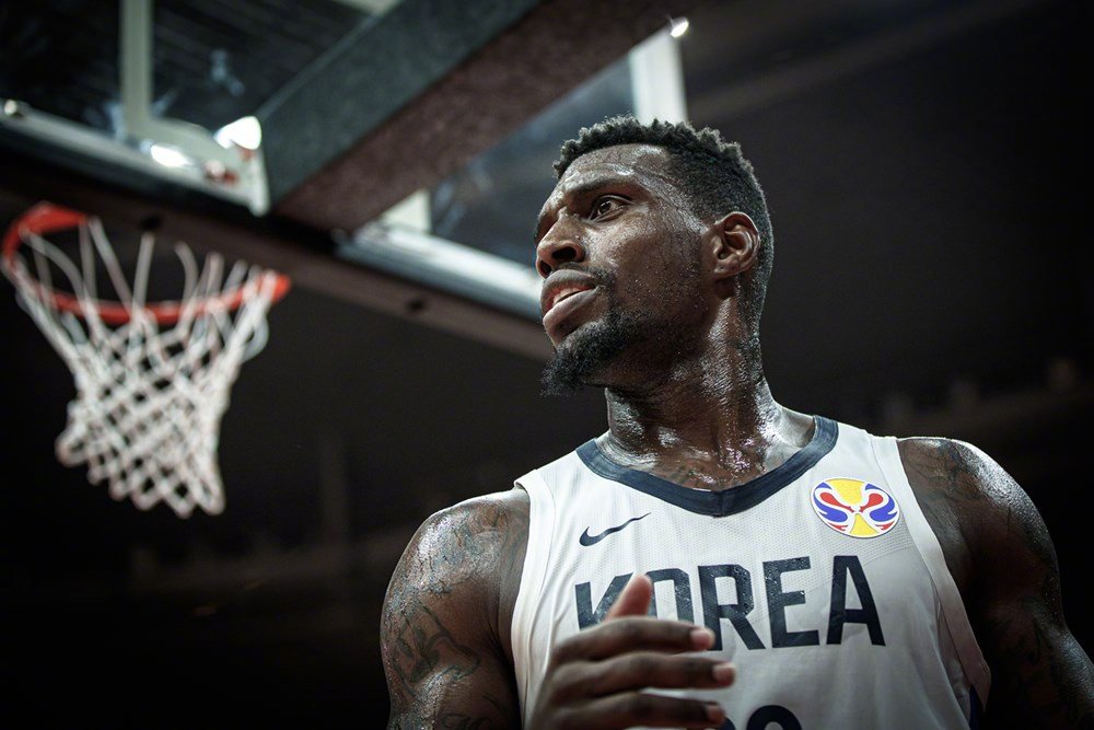 韩国男篮遭重创,绝对核心受伤,亚青赛对飚王哲林之人或能爆发_金钟奎