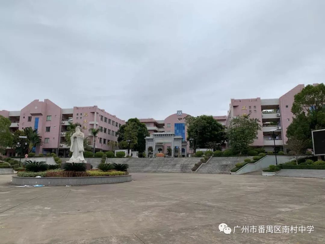 区教育局甘慧明主任,黎耀威主任到南村中学督导疫情防控工作