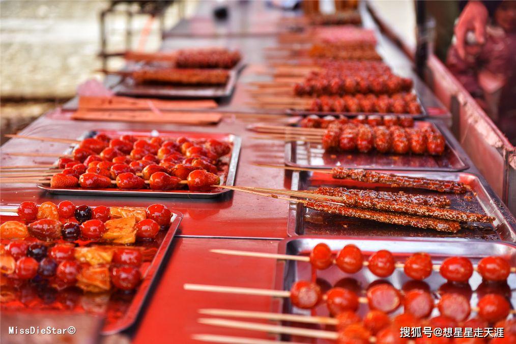实拍春节庙会的美食除了臭豆腐和糖葫芦百种小吃总有你喜欢的