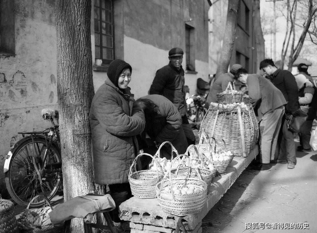 外國人1982年來華拍攝的老照片看上去很平常過來人感覺很親切