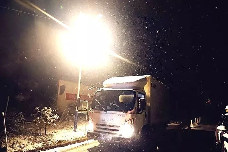 凌晨1点雪打在脸上更清醒责任比寒冷重1万倍