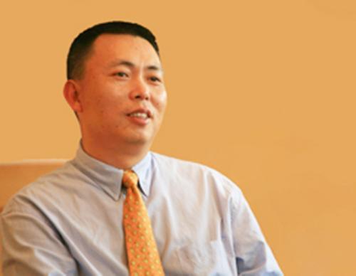 80后富豪黄铮,如今身价上千亿,离不开这三位商业大佬的帮助_段永平