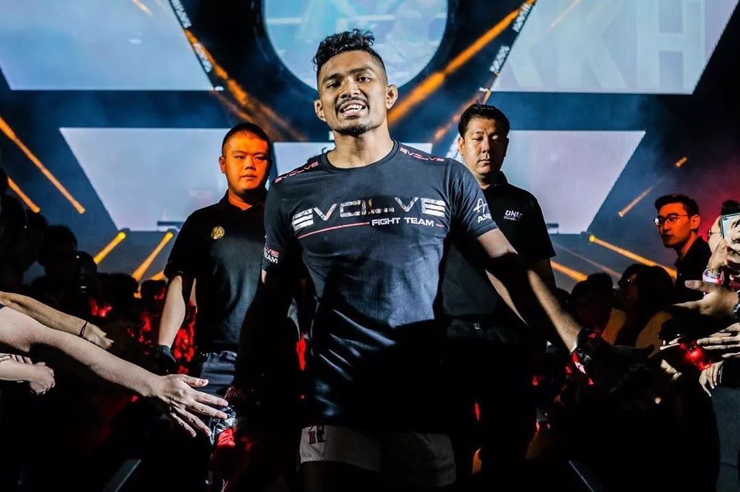 职业生涯破冰之战阿米尔可汗准备好了ko大餐