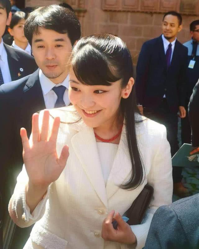 真子公主和佳子公主绝版照:雅子妃的两位女儿,气质美貌各有千秋