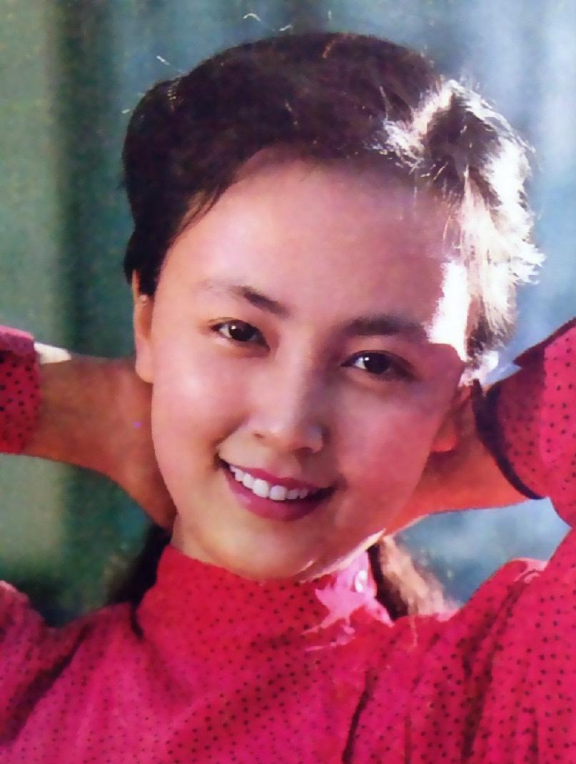 就像我们今天说的这位,颜值实力都超强,赵静本是曲艺团的一名演员