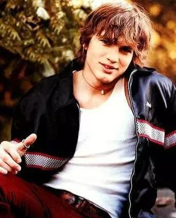 他不仅好莱坞"最帅演员",也是拯救6000多个儿童的超级英雄_阿什顿·