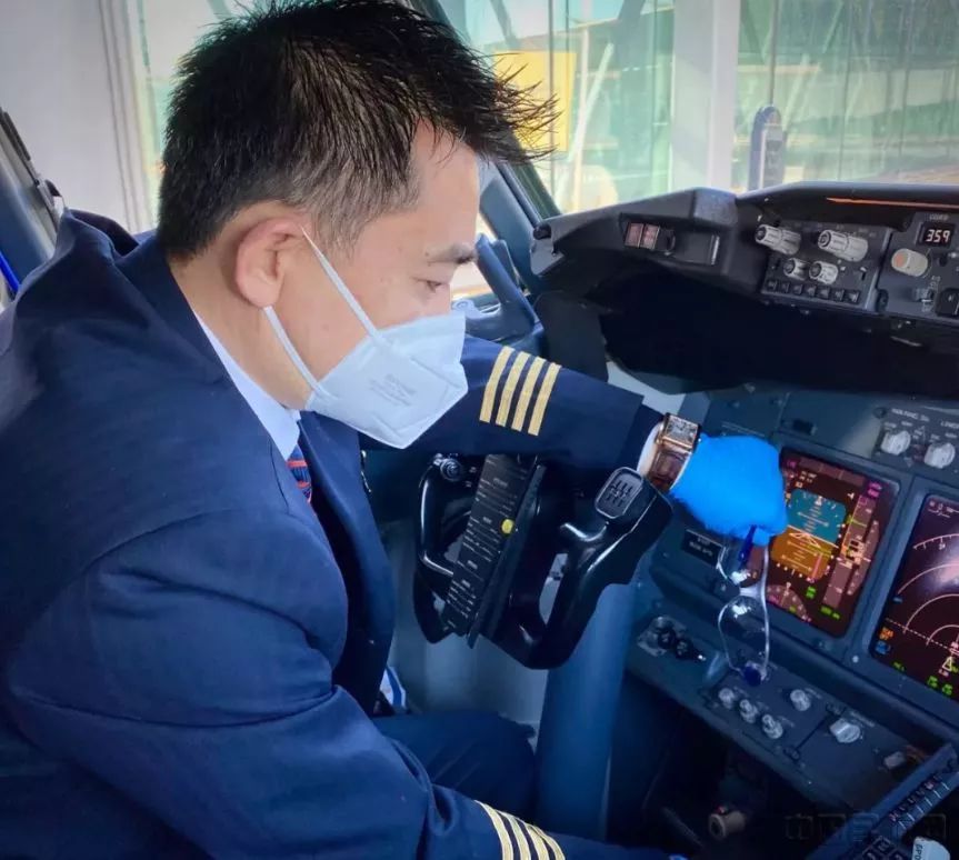 中国作家协会会员,山东航空北京分公司总经理,波音客机资深机长.