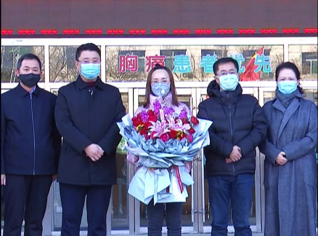 2月15日,县委书记裴耀军,县长李京京,副县长刘冬为我县第二位援鄂护士
