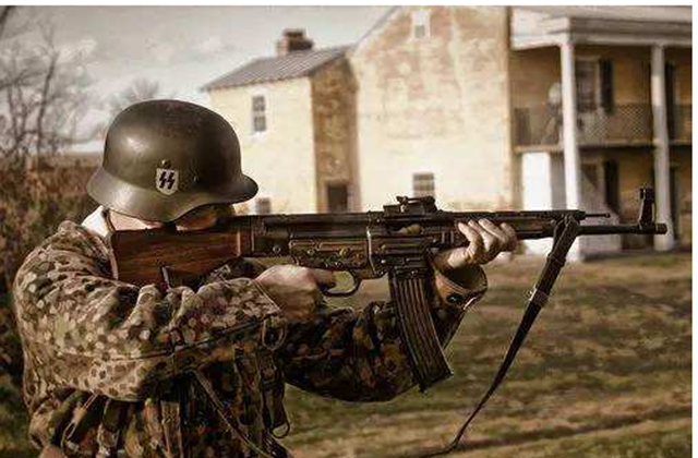 美国解放者手枪:这把枪是美国应召法国的要求制作的,当时前线紧急