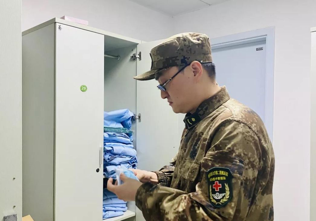 医护日志人民的健康就是我们军队医务工作者的使命
