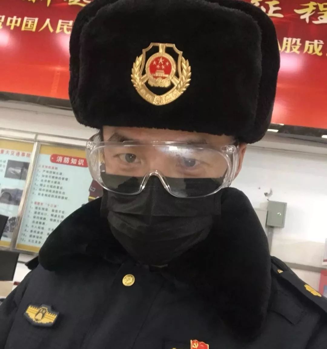 疫情当前城管不退硬核担当不忘初心担责任牢记使命守一线