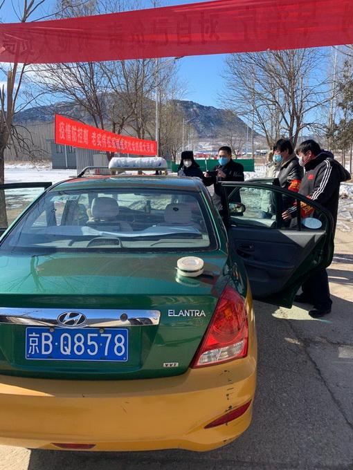 附送教程这位北京的哥真贴心出租车里加了安全舱