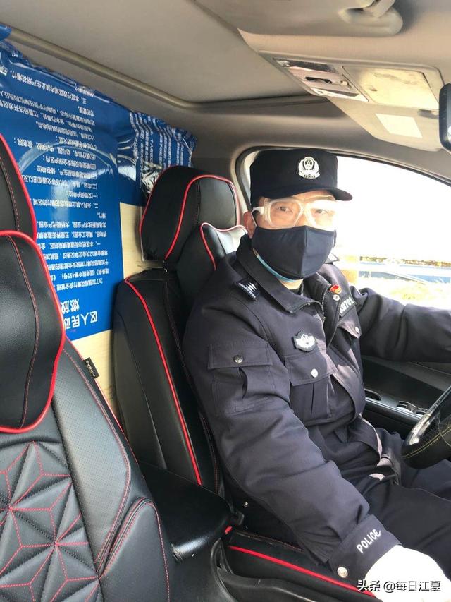 江夏公安分局党委将爱警惜警落到实处,细处,动员各派出所自制车内遮