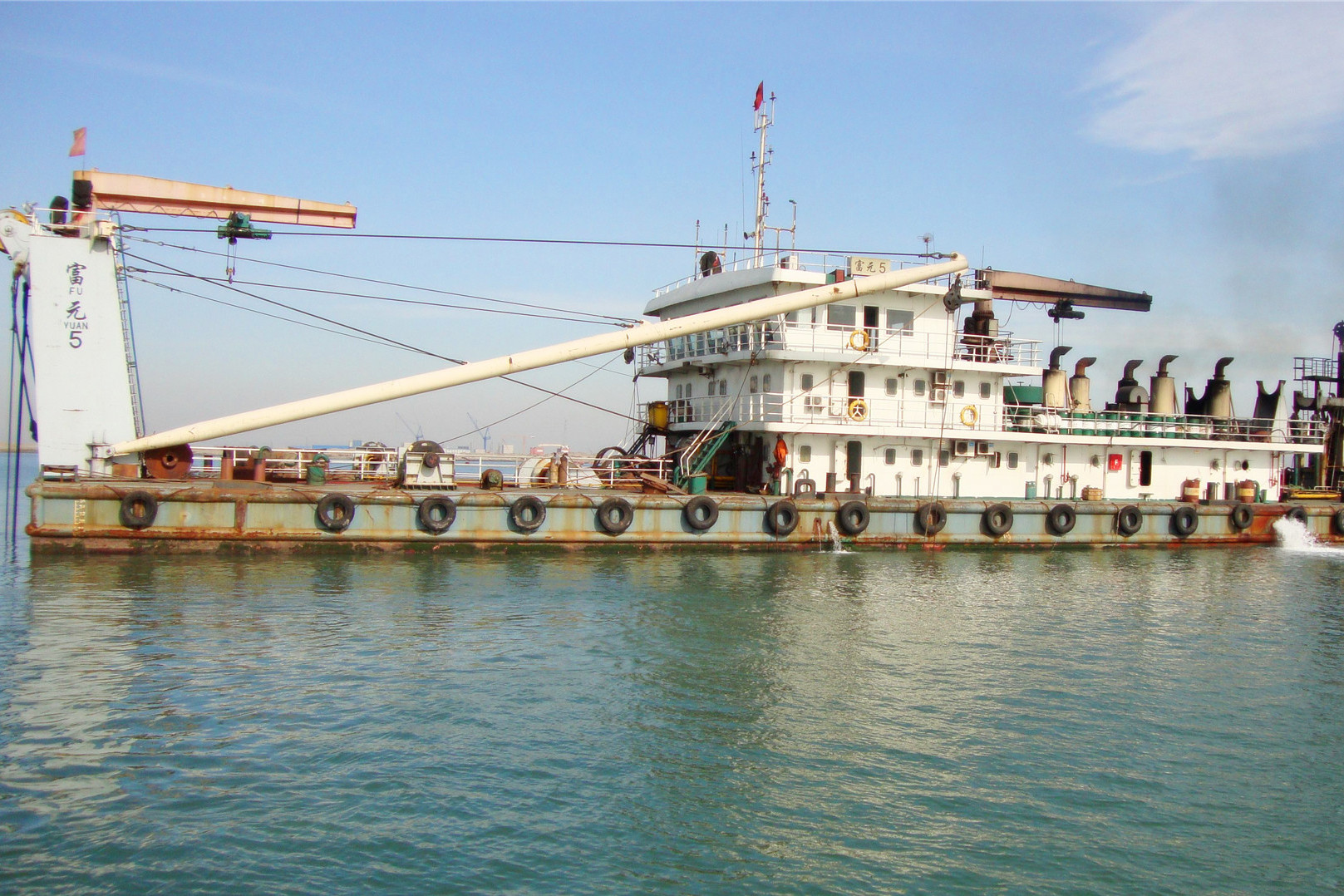 中国填海造陆工程震撼世界32艘挖沙船同时开挂半年造就一座岛