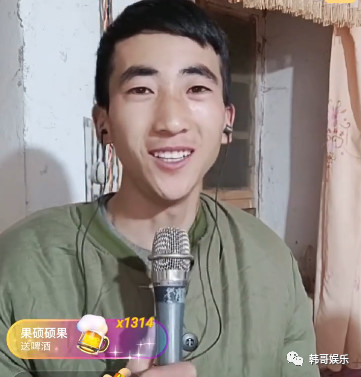 最近宝军大火,身边捧臭脚看热闹的人也多,据说白天宝